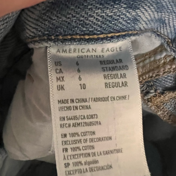 AEO Light Wash Jeans - Picture 3 of 3